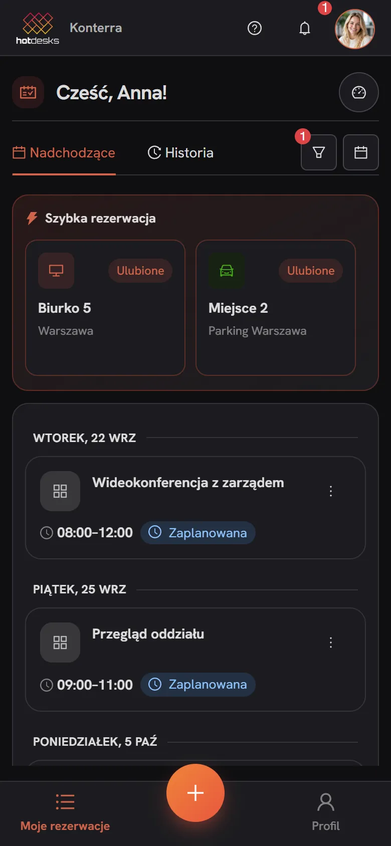 HotDesks na telefonie: lista rezerwacji z filtrami rodzaju obiektu i dolny pasek nawigacji